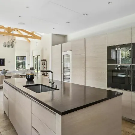 Readhostprofile! Luxury 6-bedroom Near Monaco Villa *